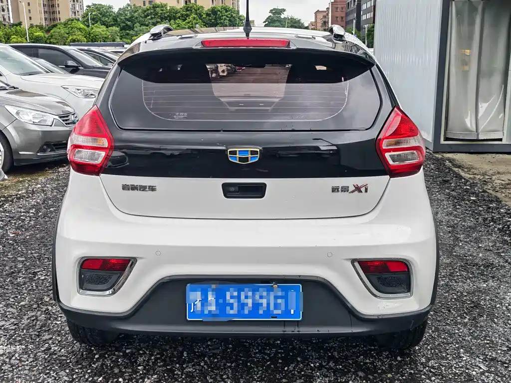 Geely Vision X1 — миниатюра 5