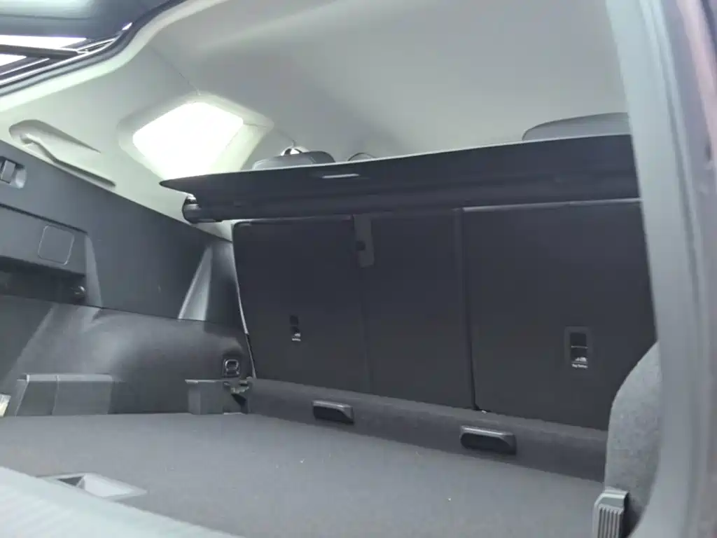 Volkswagen Tiguan L — миниатюра 19