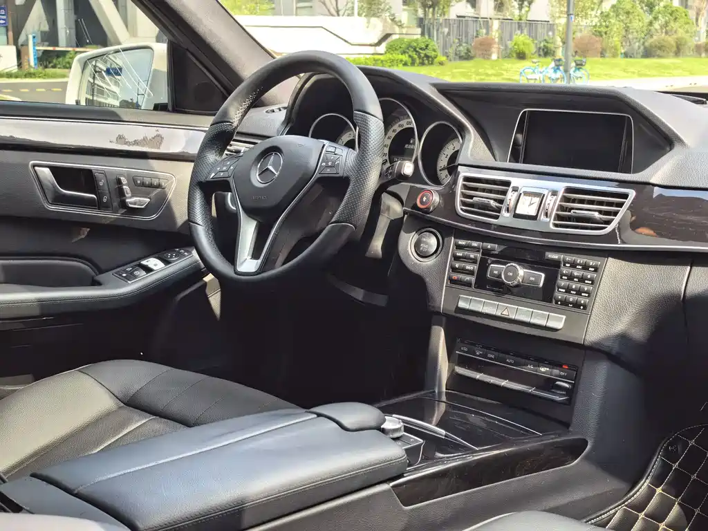 Mercedes-Benz E-Class — миниатюра 10