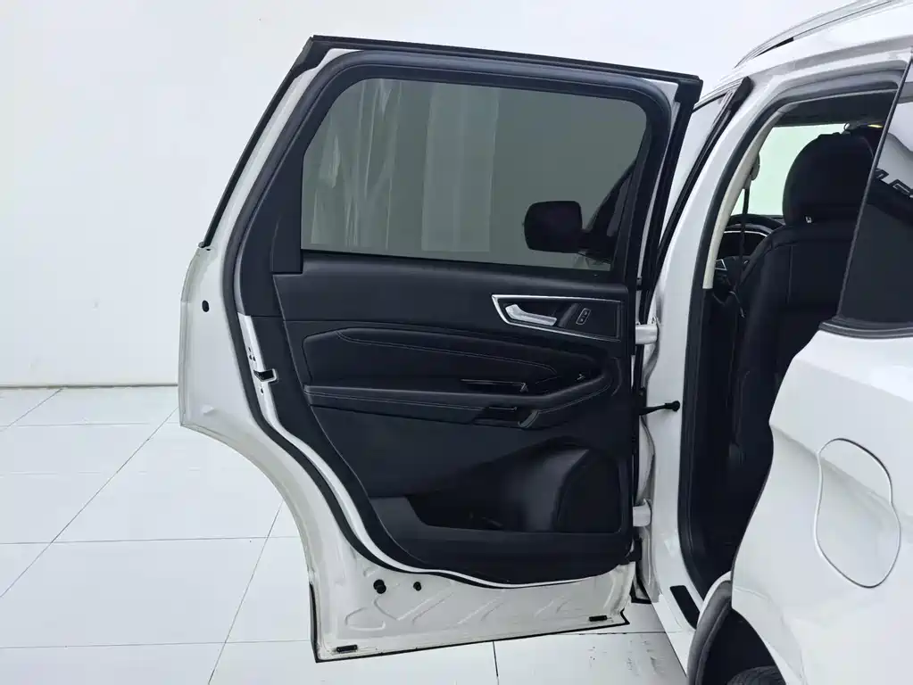 Ford Edge — миниатюра 24