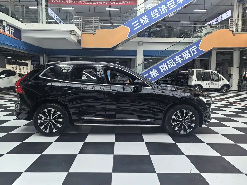 Volvo XC60 2023 B5 Luxury