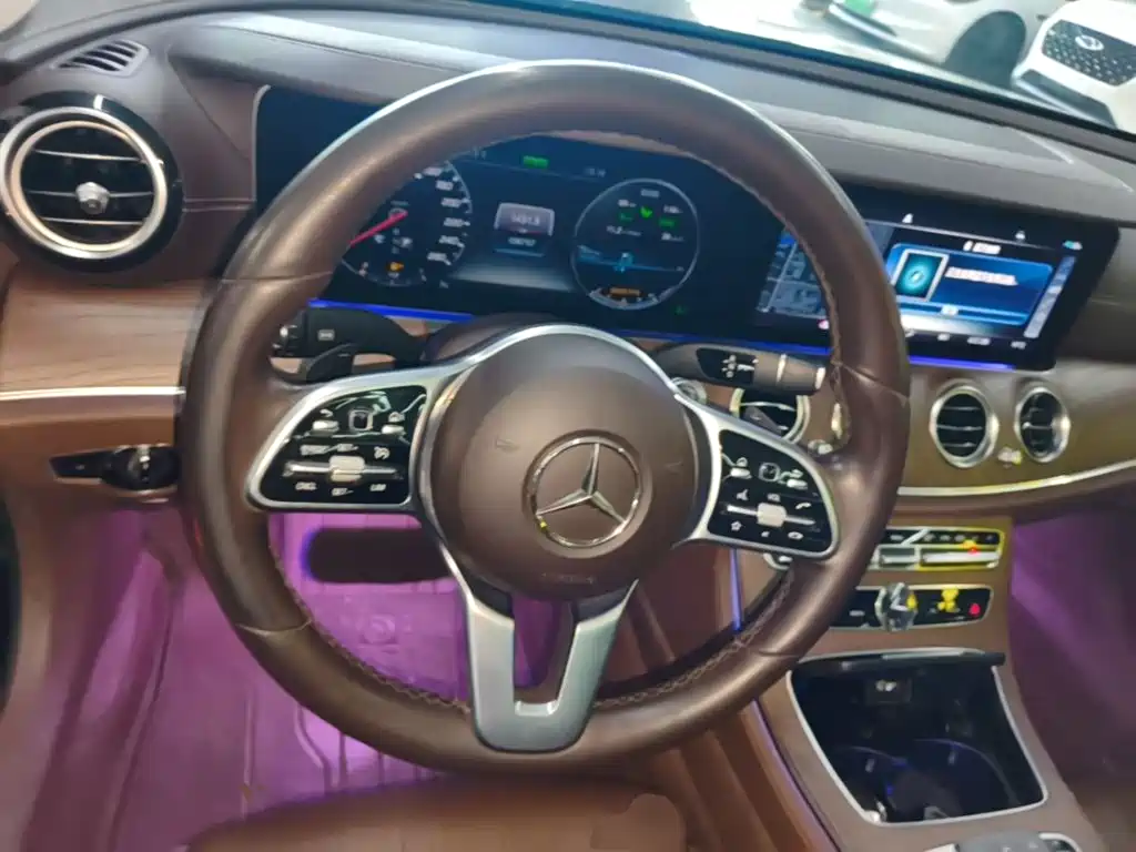 Mercedes-Benz E-Class — миниатюра 11