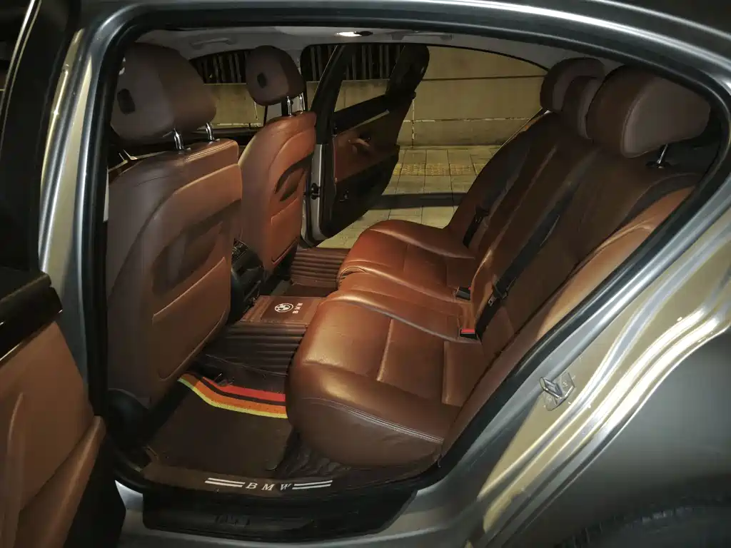 BMW 5 Series — миниатюра 6