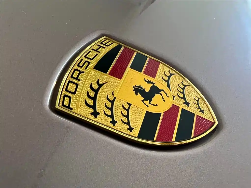 Porsche Taycan — миниатюра 13