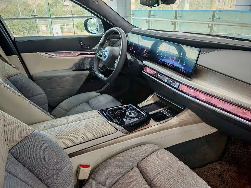 BMW i7 — миниатюра 14
