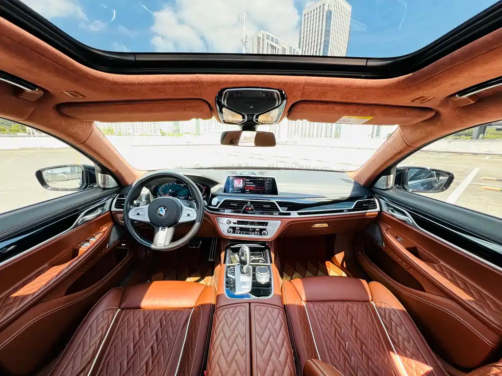 BMW 7 Series — миниатюра 8