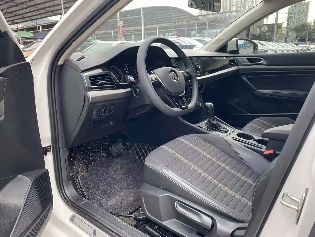 Volkswagen Lavida — миниатюра 7