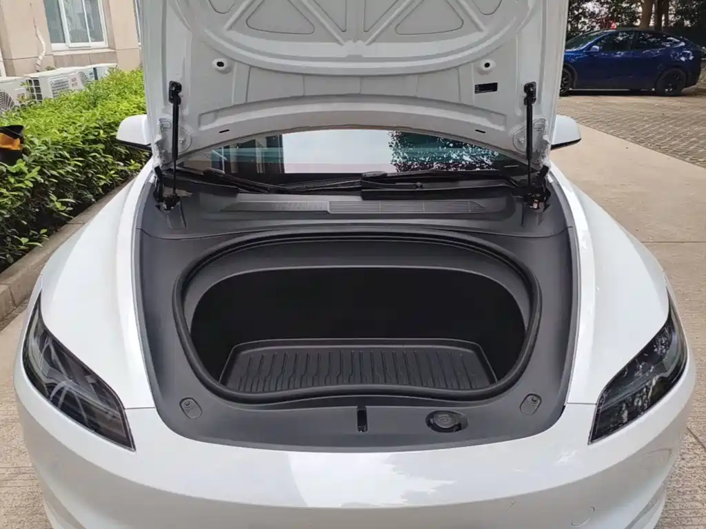 Tesla Model 3 — миниатюра 20