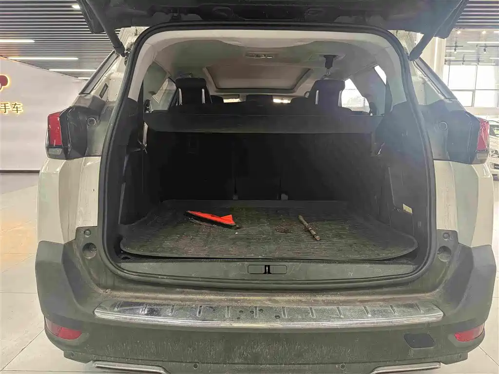Peugeot 5008 — миниатюра 5