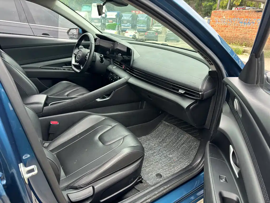 Hyundai Elantra — миниатюра 9