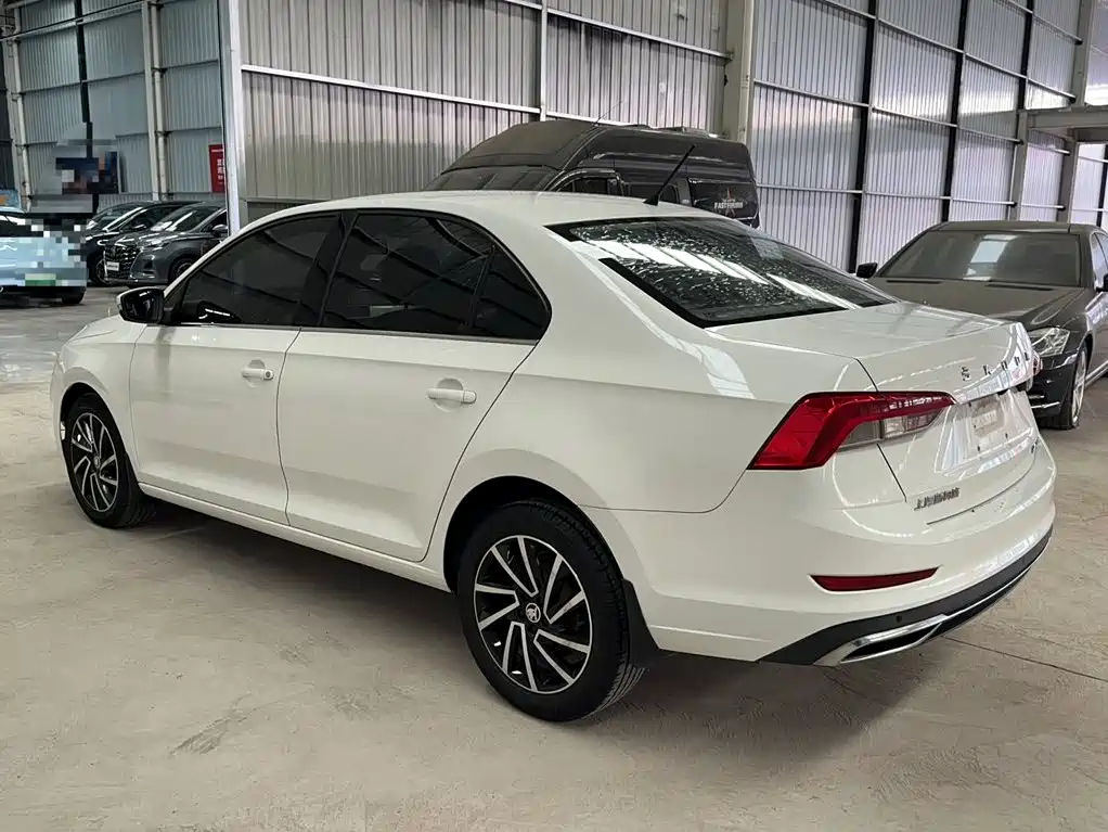 Skoda Rapid — миниатюра 15