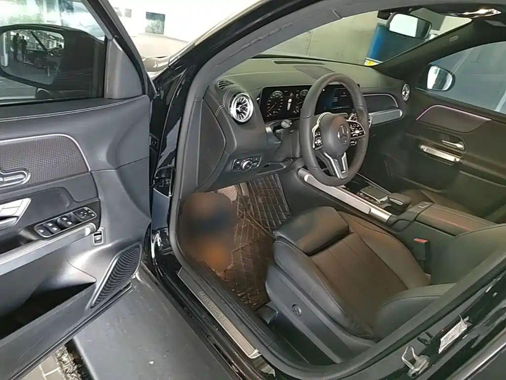 Mercedes-Benz GLB — миниатюра 21