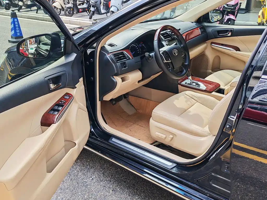 Toyota Camry — миниатюра 3