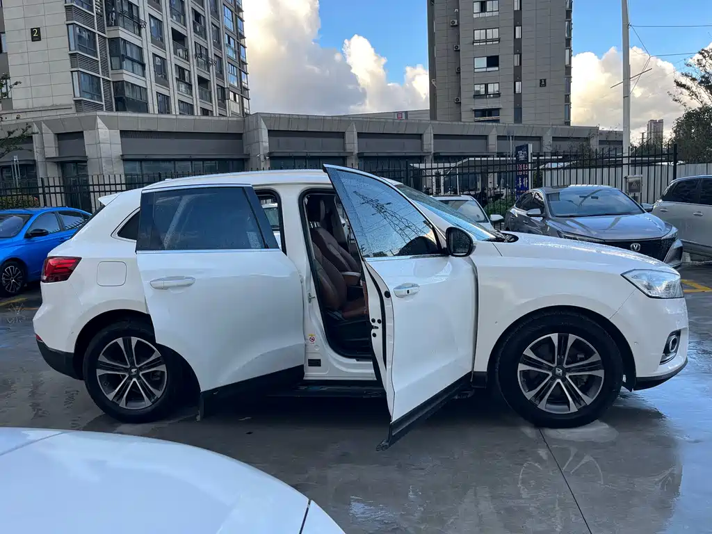 Borgward BX7 — миниатюра 12
