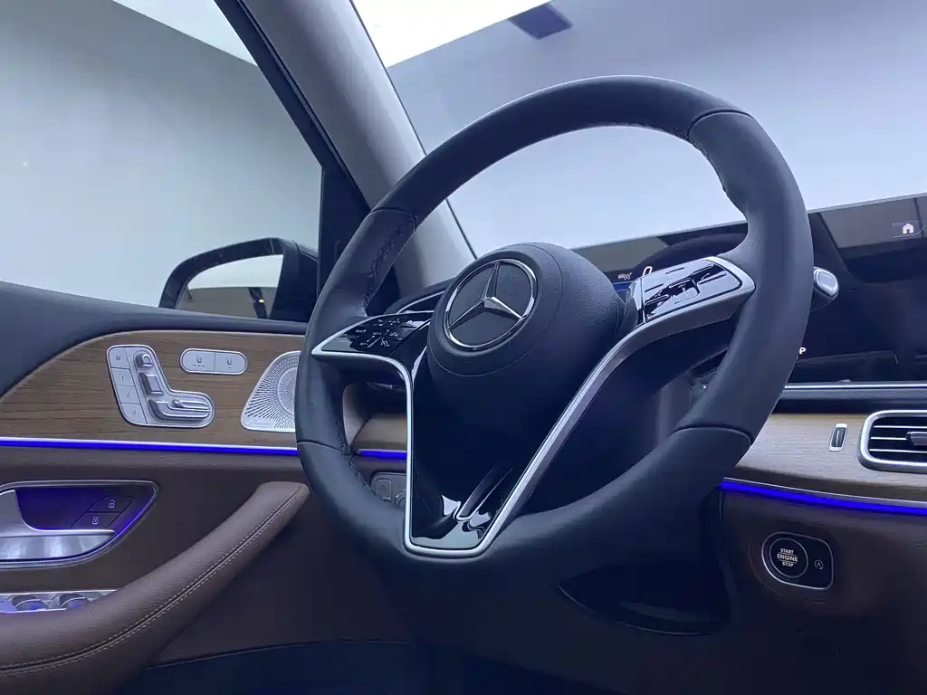 Mercedes-Benz GLE (Import) — миниатюра 16