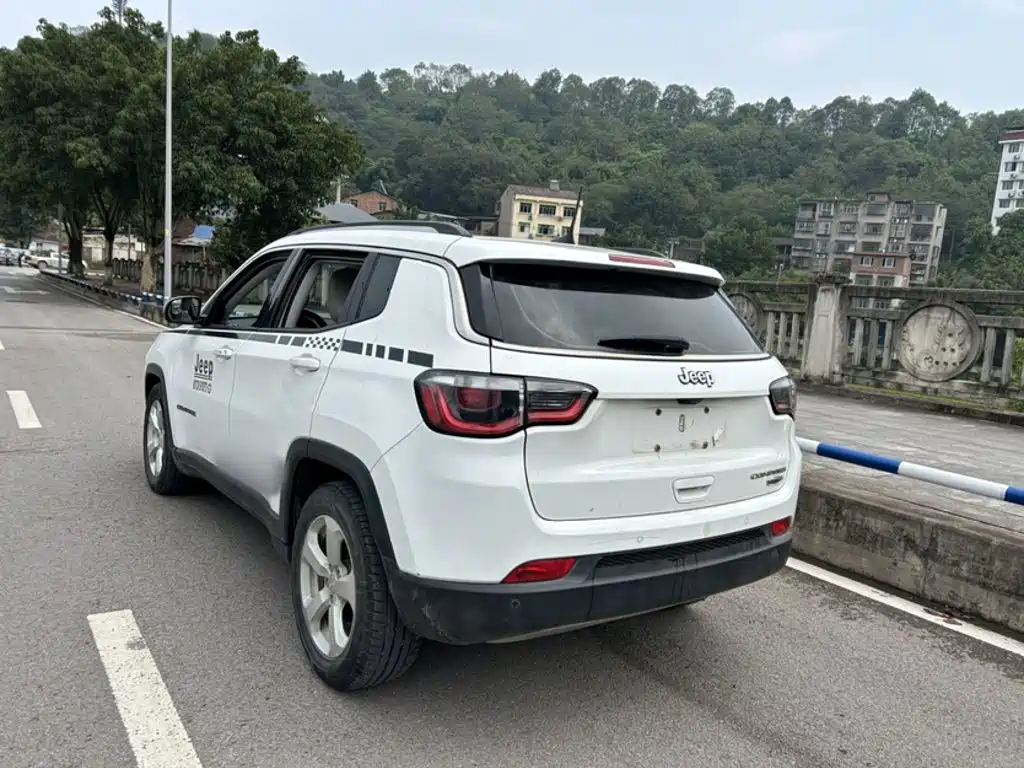 Jeep Compass — миниатюра 7
