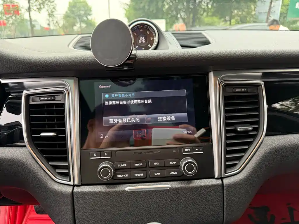Porsche Macan — миниатюра 10