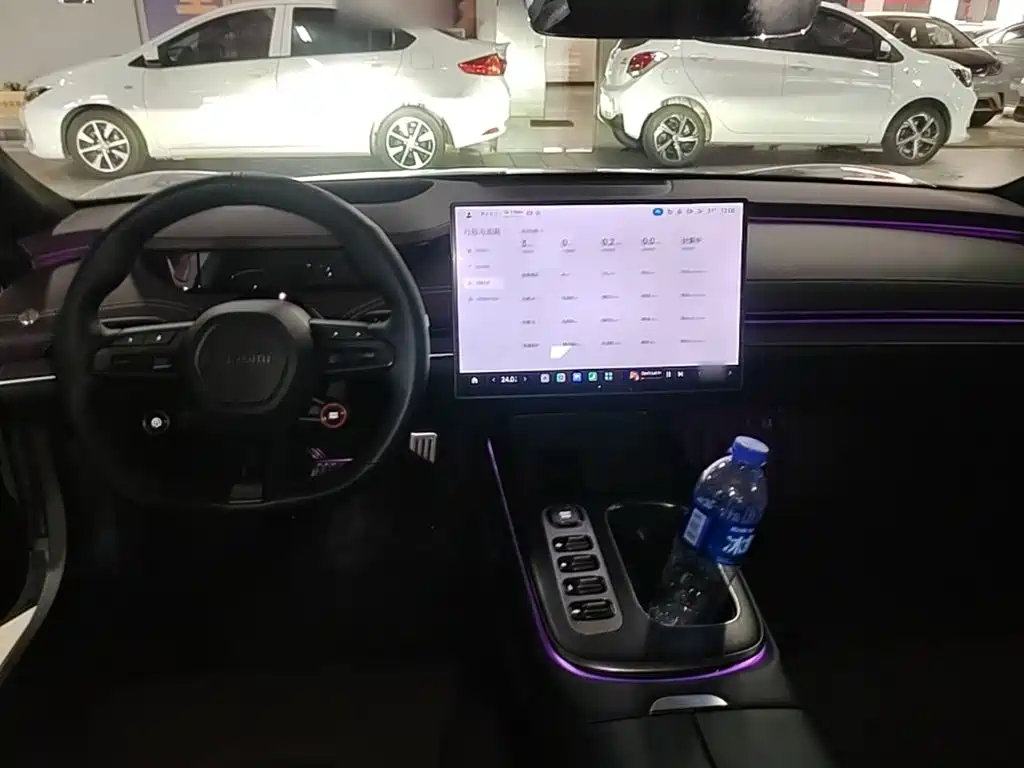 Xiaomi SU7 — миниатюра 10