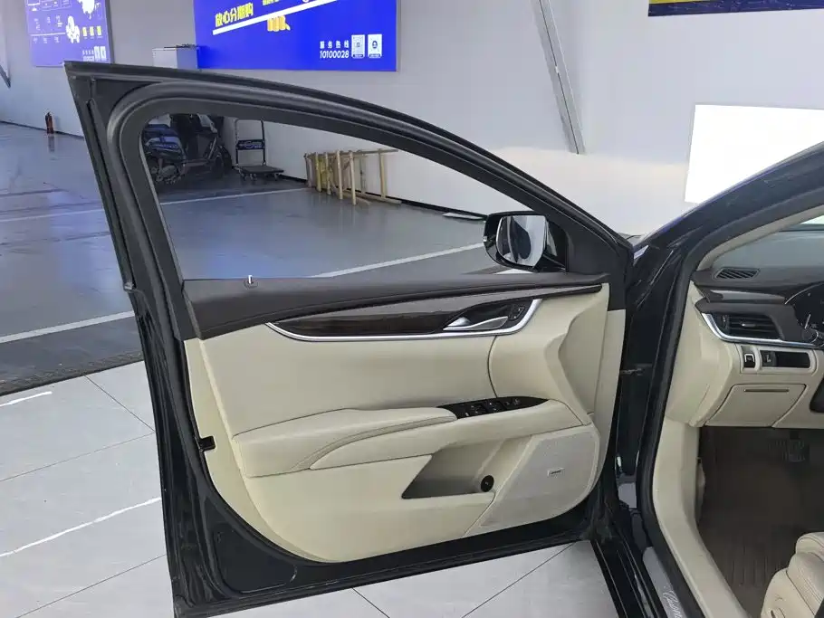 Cadillac XTS — миниатюра 7