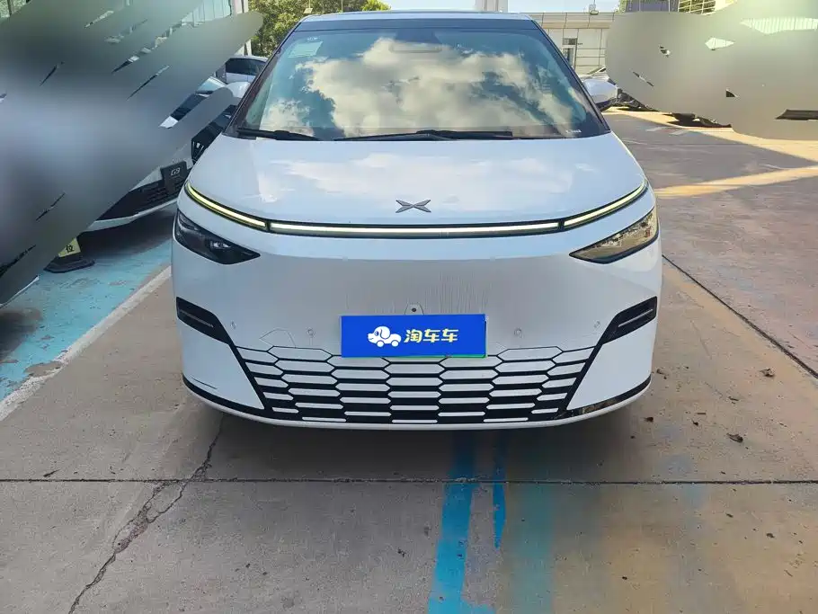 XPeng X9 — миниатюра 2