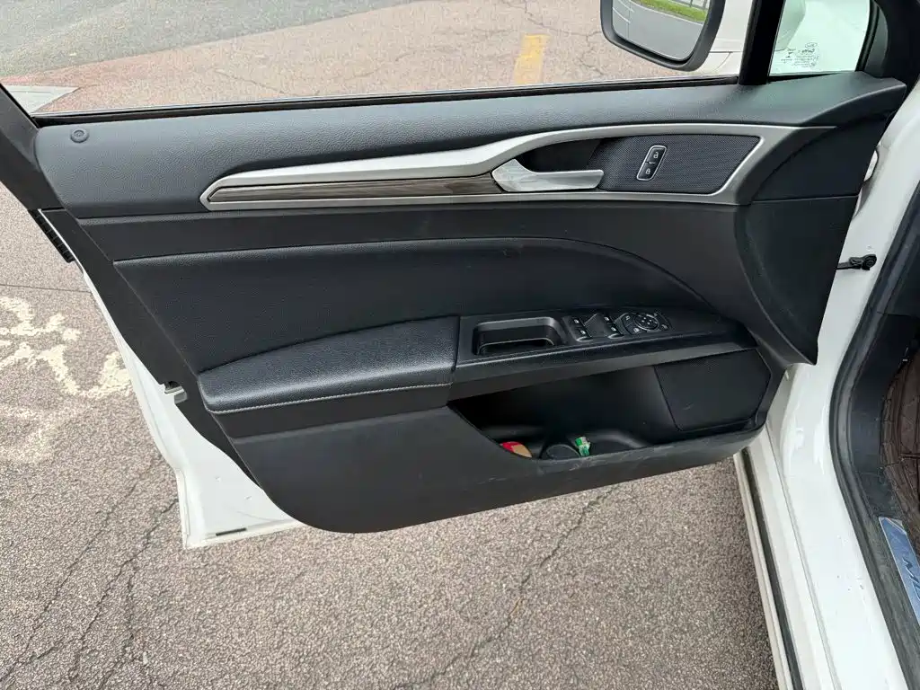 Ford Mondeo — миниатюра 6
