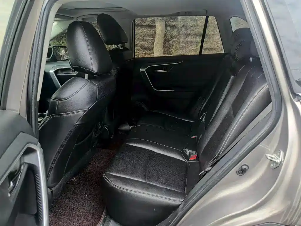 Toyota RAV4 — миниатюра 6