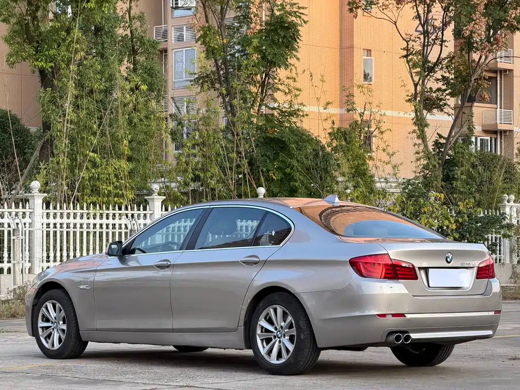 BMW 5 Series — миниатюра 21