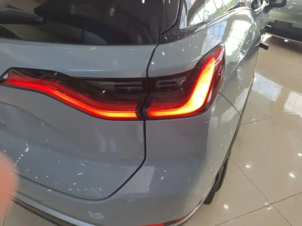 NIO ES8 — миниатюра 8