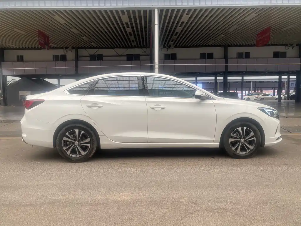 Changan Eado — миниатюра 4