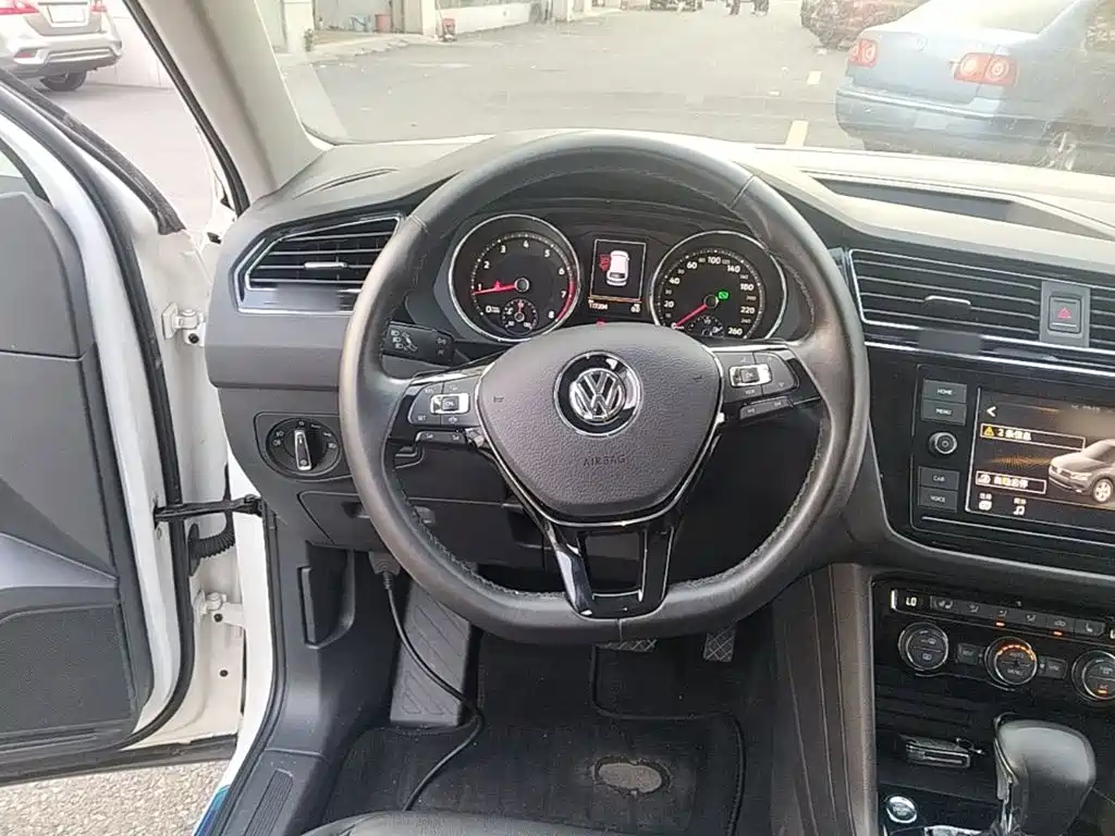 Volkswagen Tiguan L — миниатюра 11