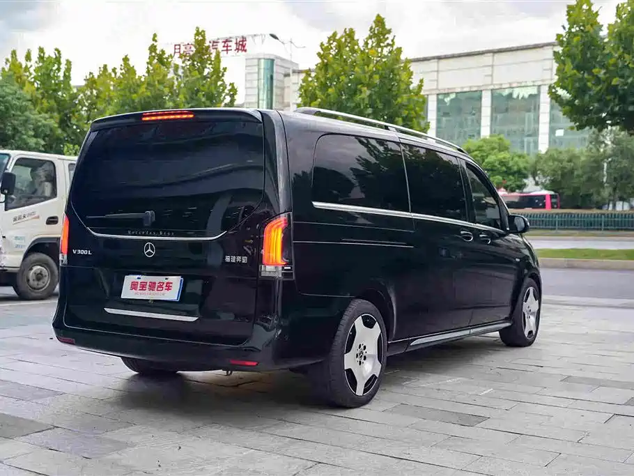 Mercedes-Benz V-Class — миниатюра 18