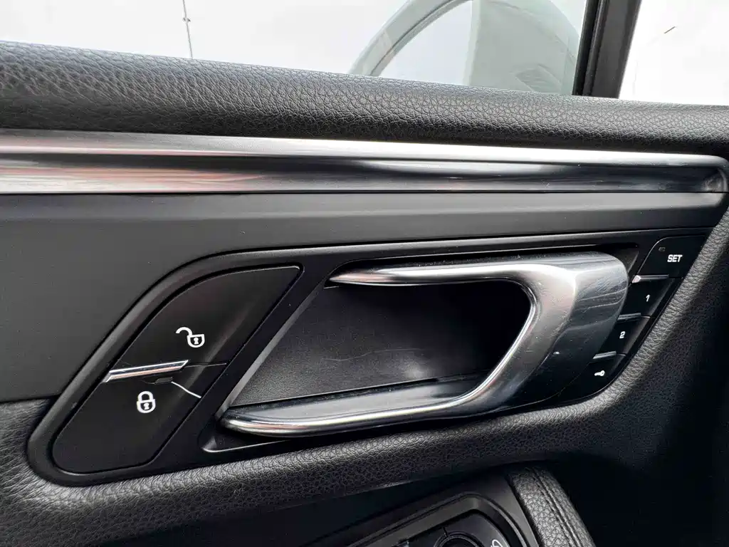 Porsche Macan — миниатюра 19