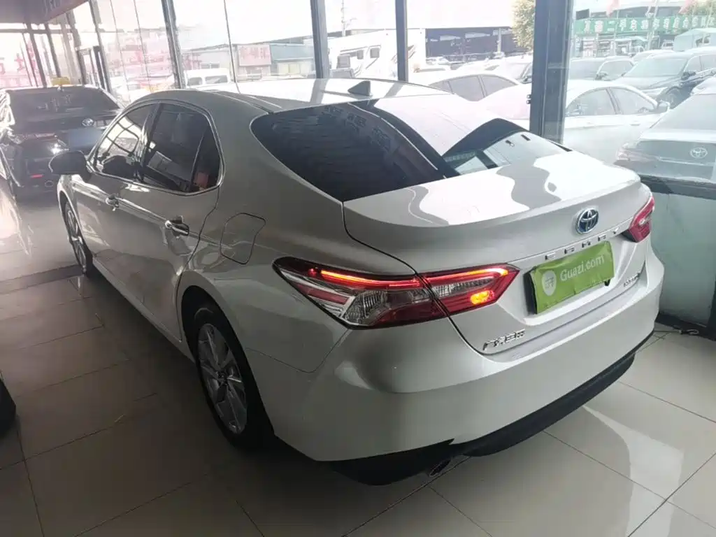 Toyota Camry — миниатюра 5