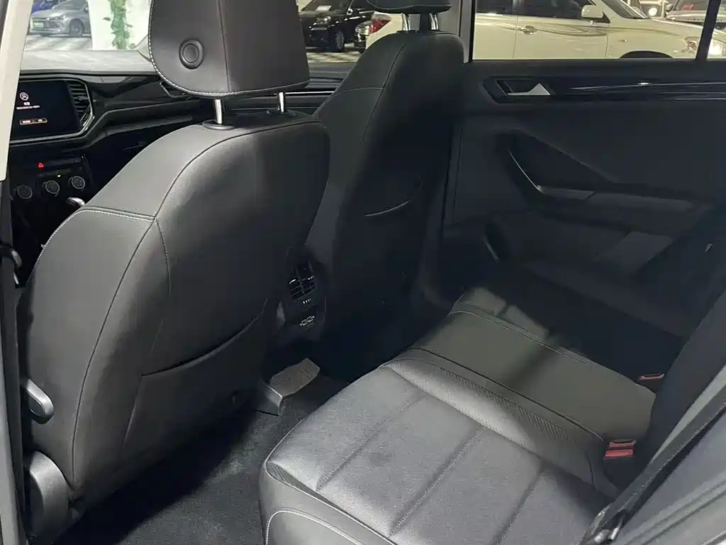 Volkswagen T-Roc — миниатюра 4
