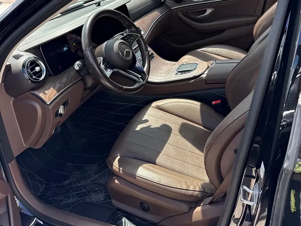 Mercedes-Benz E-Class — миниатюра 7