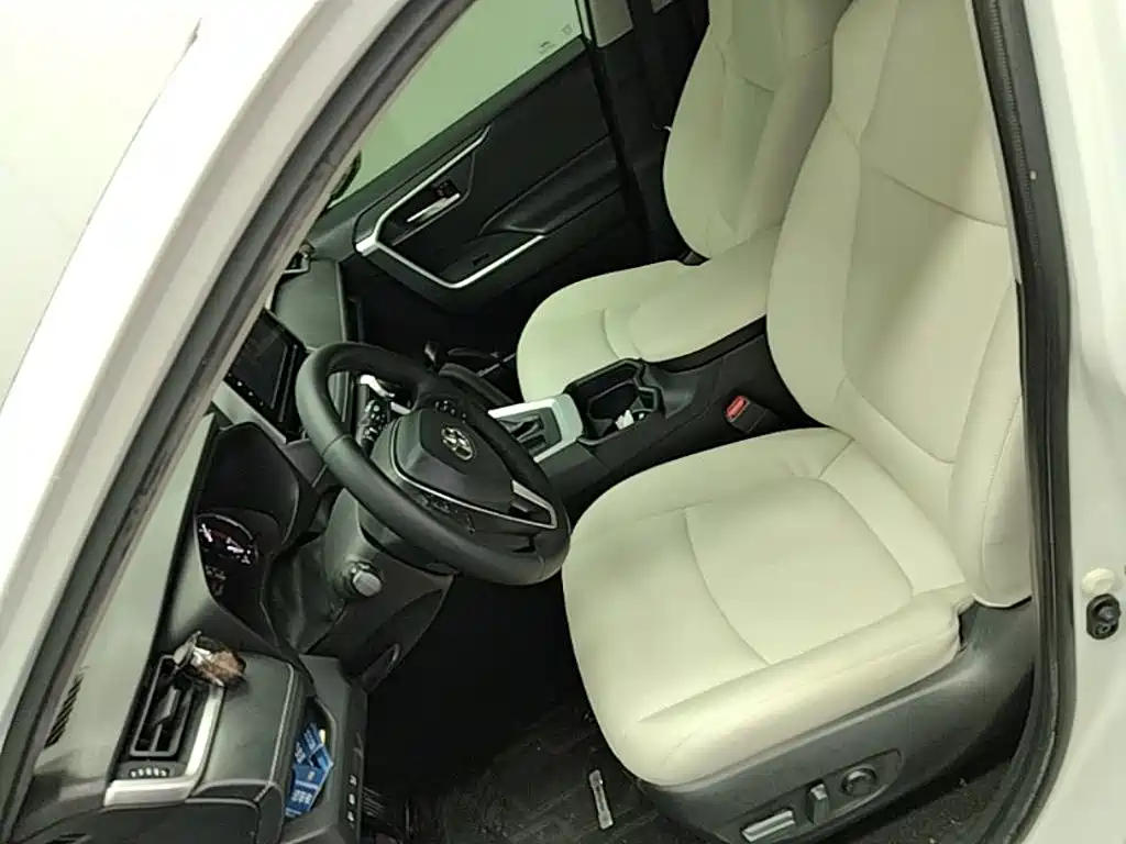 Toyota RAV4 — миниатюра 15