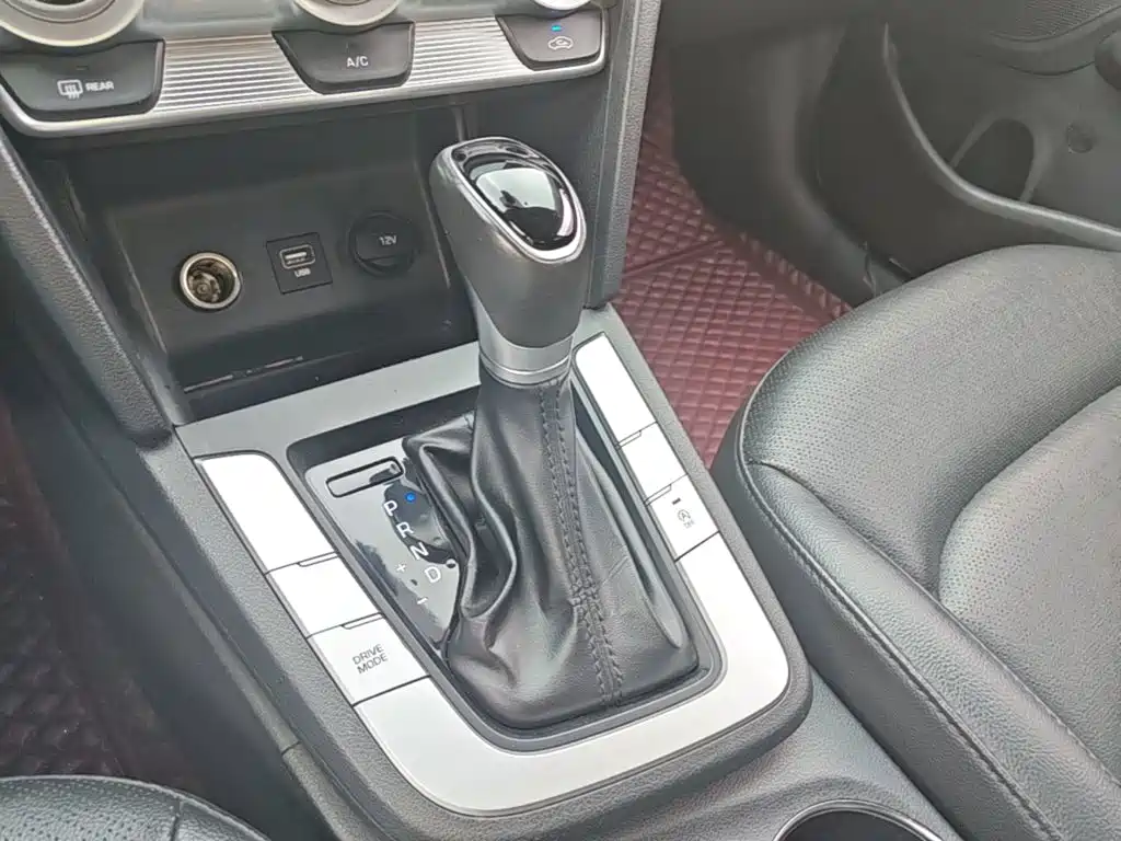 Hyundai Elantra — миниатюра 14