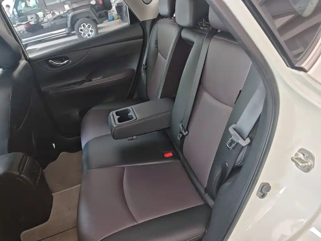 Nissan Tiida — миниатюра 17