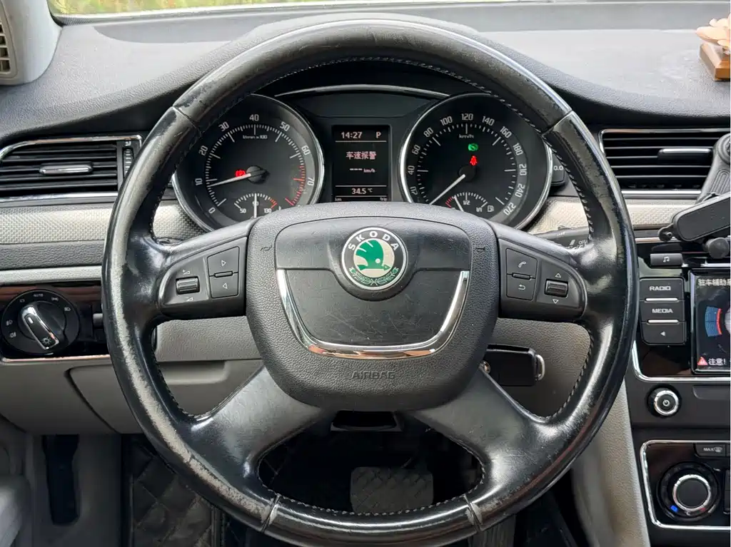 Skoda Superb — миниатюра 8