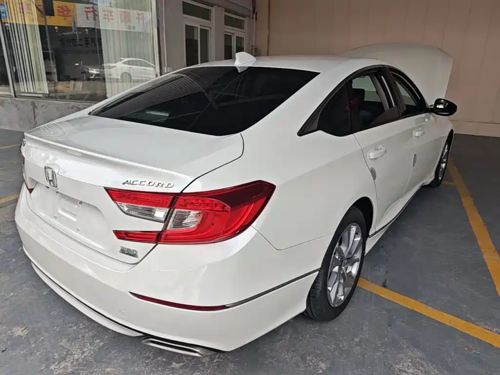 Honda Accord — миниатюра 7