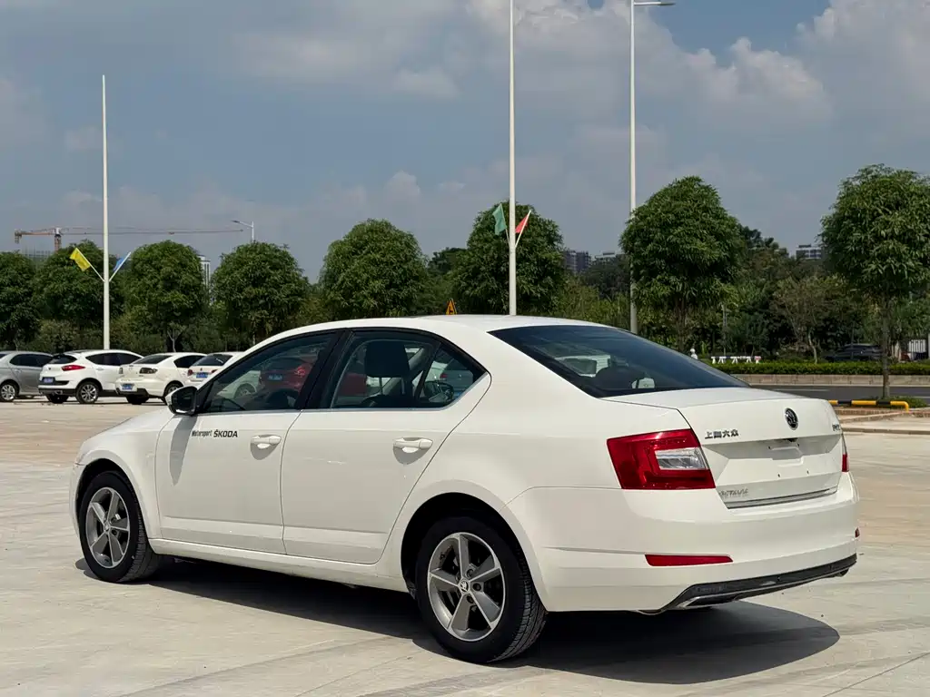 Skoda Octavia — миниатюра 7