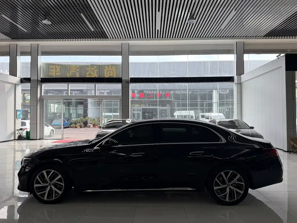 Mercedes-Benz E-Class — миниатюра 3