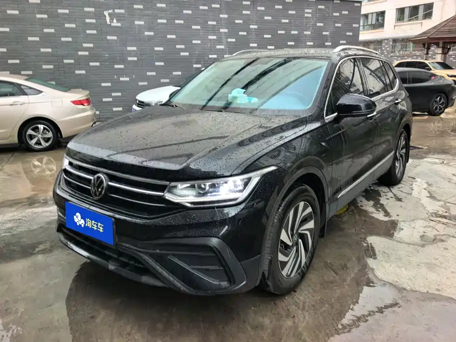 途观L 2025款 出众款 300TSI 自动两驱龙腾版 2025