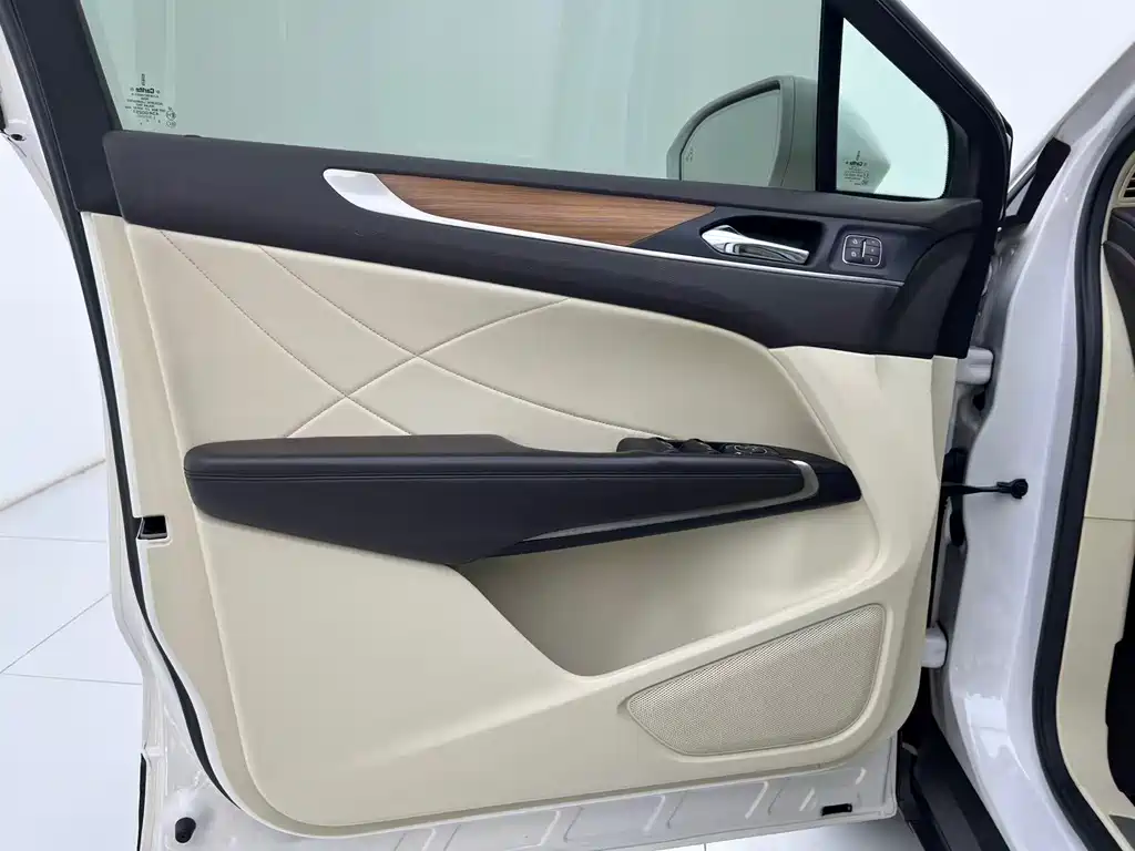 Lincoln MKC — миниатюра 15