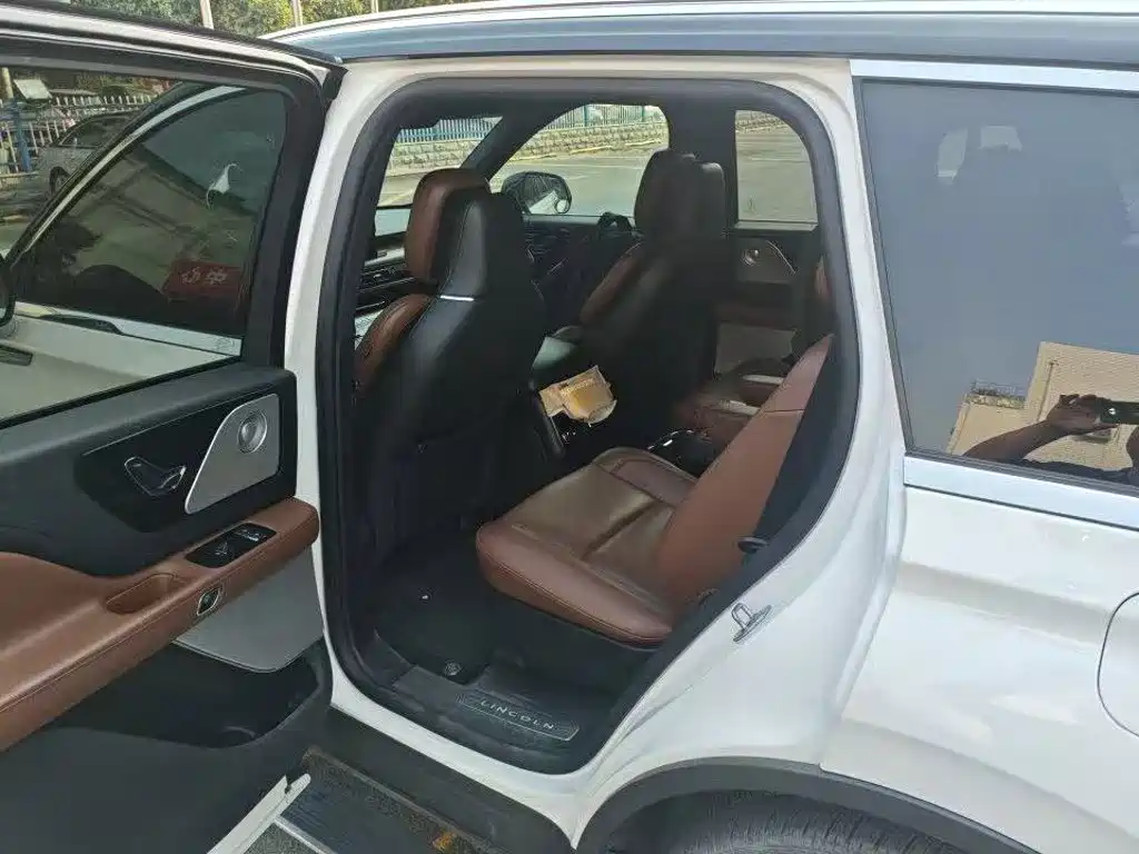 Lincoln Aviator — миниатюра 8