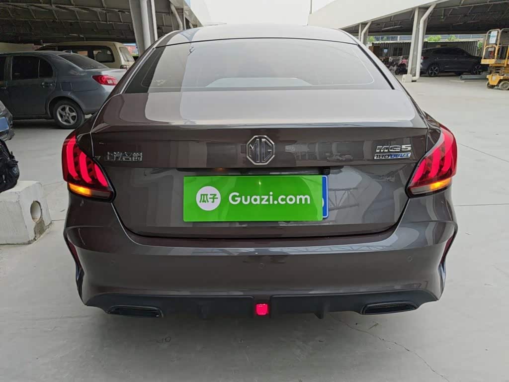 MG MG5 1.5 л 2024 г. Серебристо-серый, пробег 14800 км