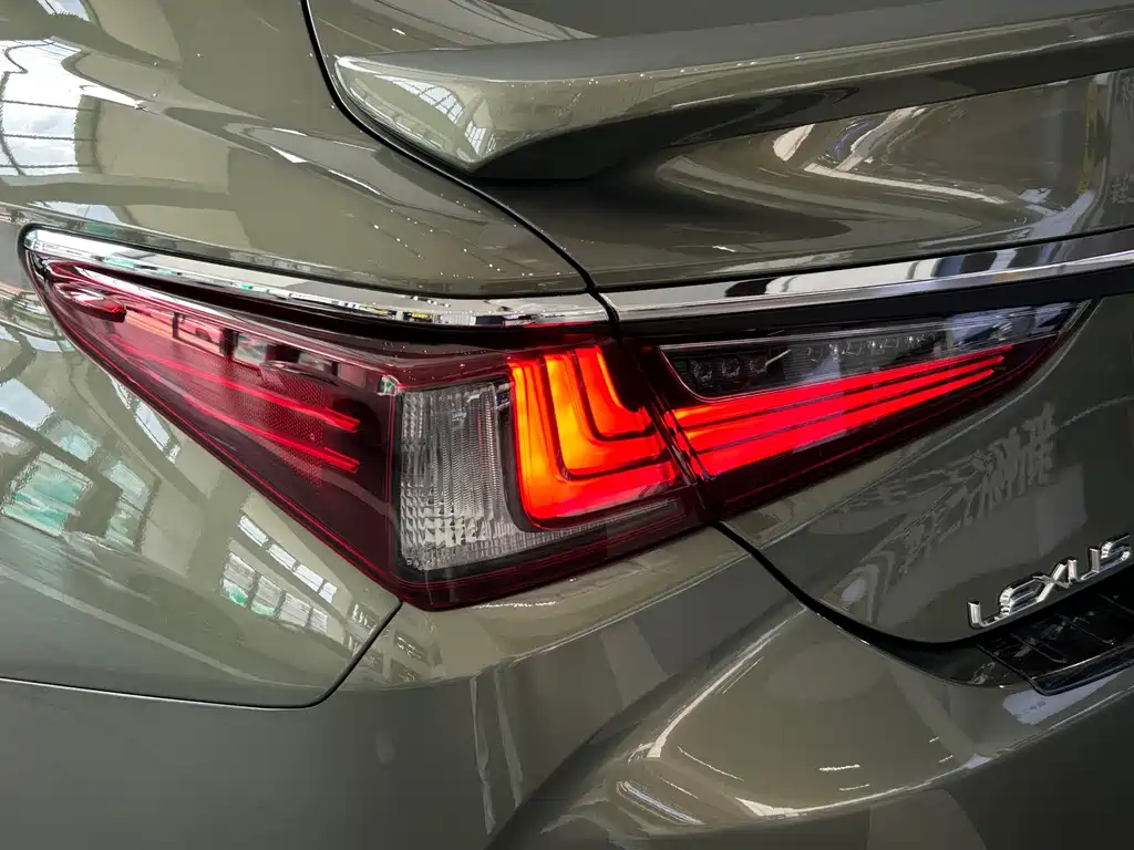 Lexus ES — миниатюра 23