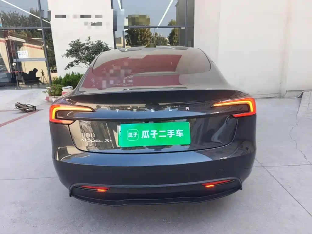 Tesla Model 3 — миниатюра 6