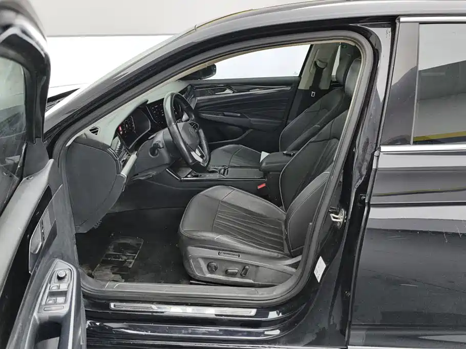 Volkswagen Passat PHEV — миниатюра 9