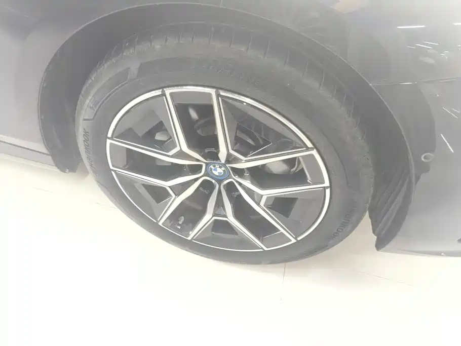 BMW i5 — миниатюра 6